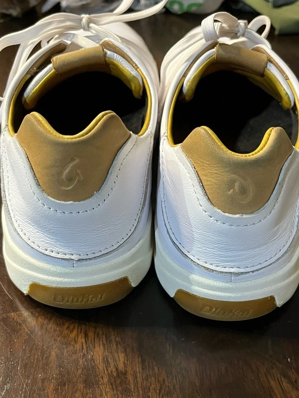 Olukai Lae'Ahi Li'Ili White Leather Sneakers, Sz 10.5